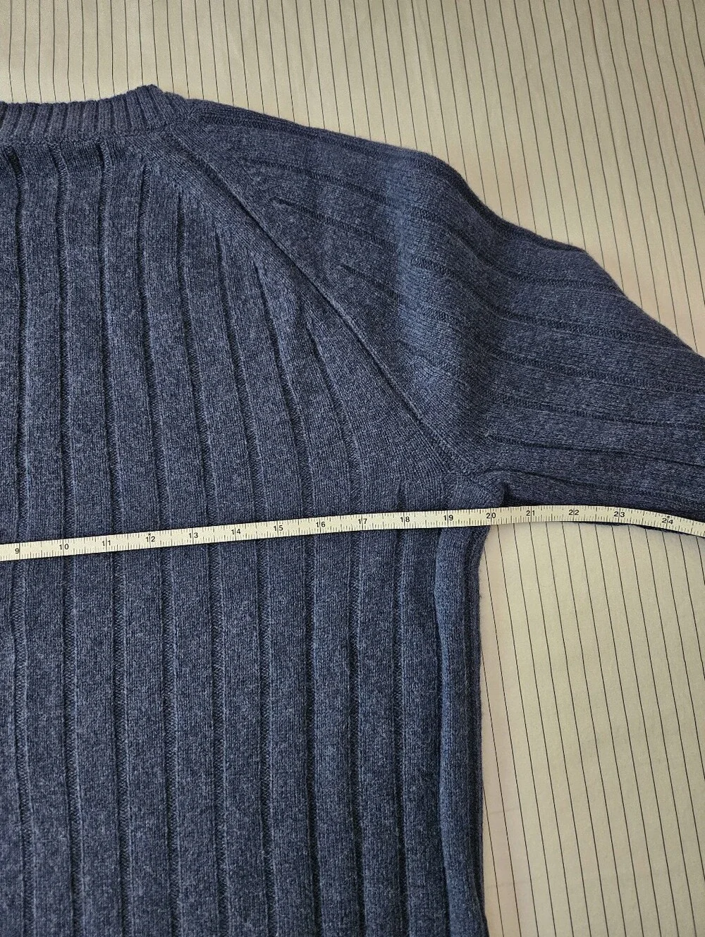 Ribbed Crewneck Wool Blend Sweater in Navy Blue